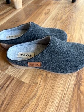 Taos Footwear Gray Wool Slip-On Mules